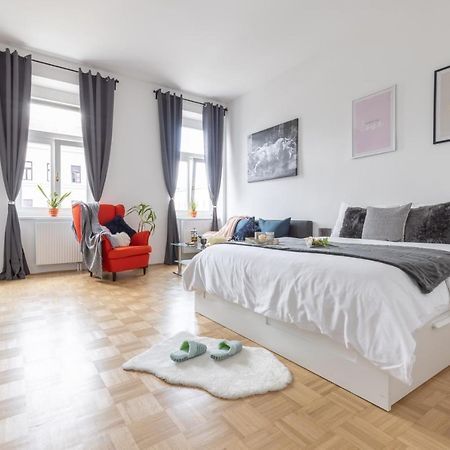 Yeshello Vienna Central Station Apartment Bagian luar foto