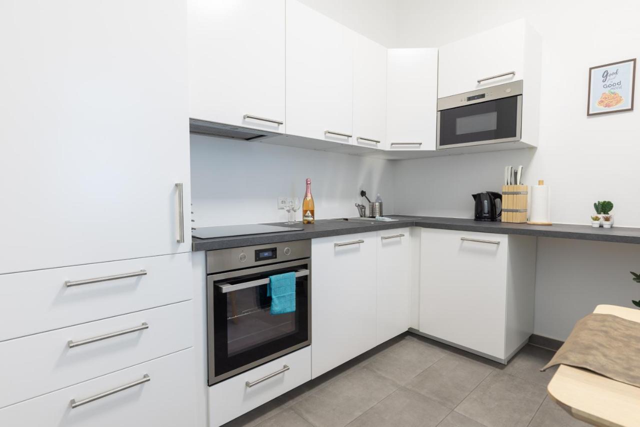 Yeshello Vienna Central Station Apartment Bagian luar foto