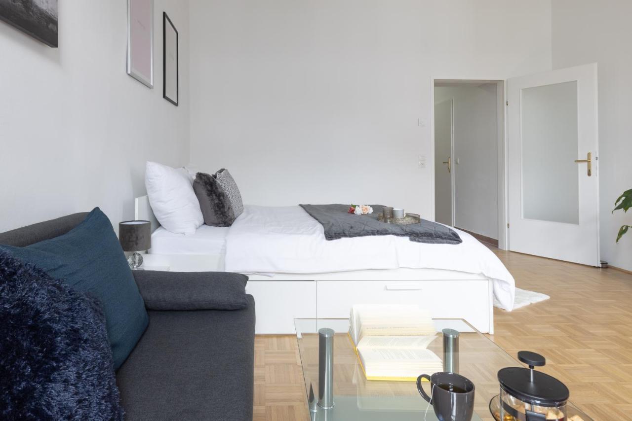 Yeshello Vienna Central Station Apartment Bagian luar foto
