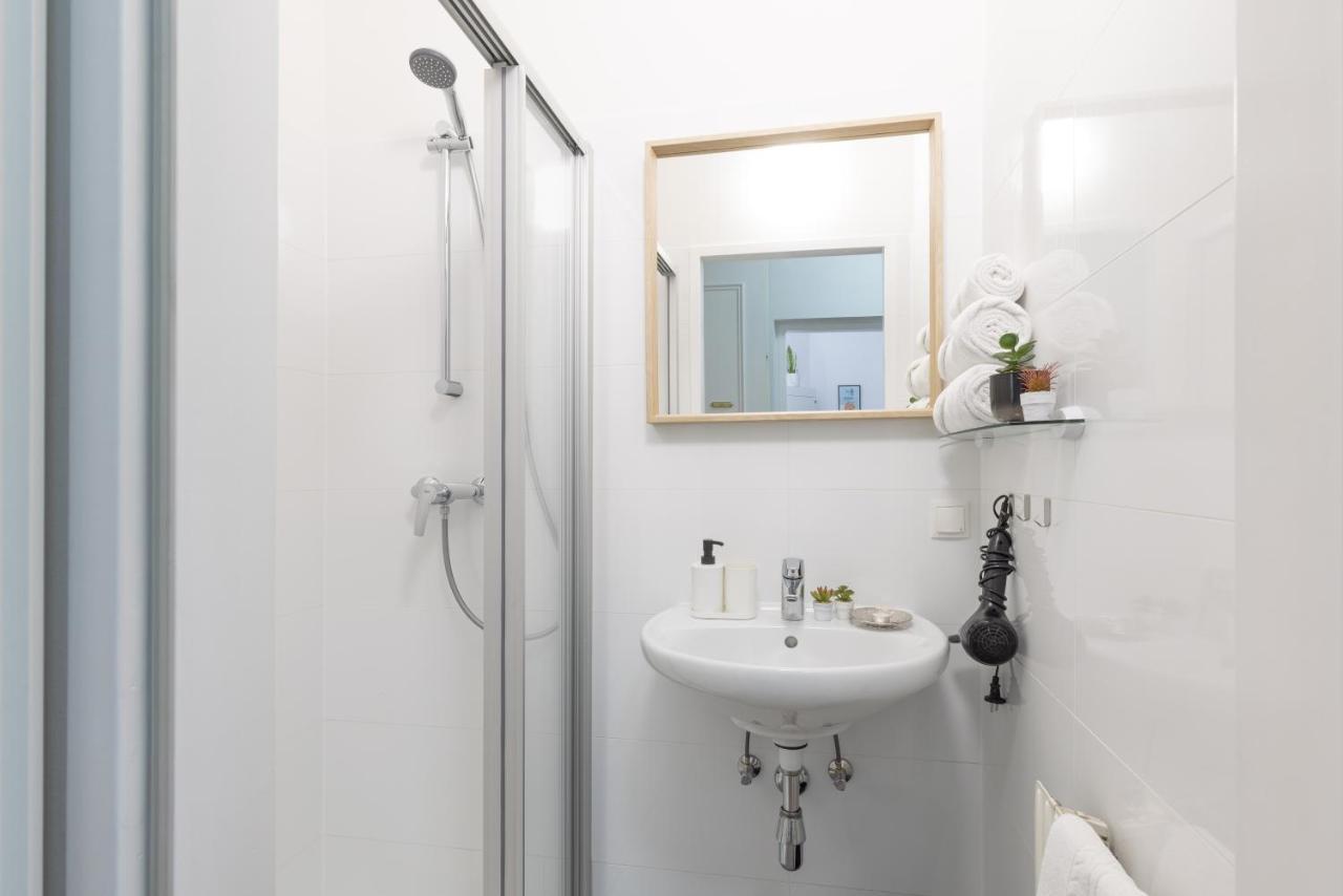 Yeshello Vienna Central Station Apartment Bagian luar foto