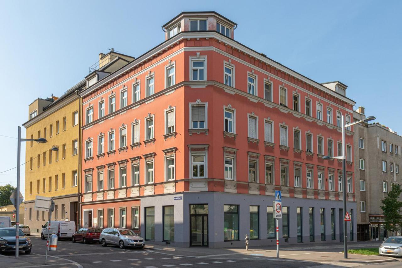 Yeshello Vienna Central Station Apartment Bagian luar foto