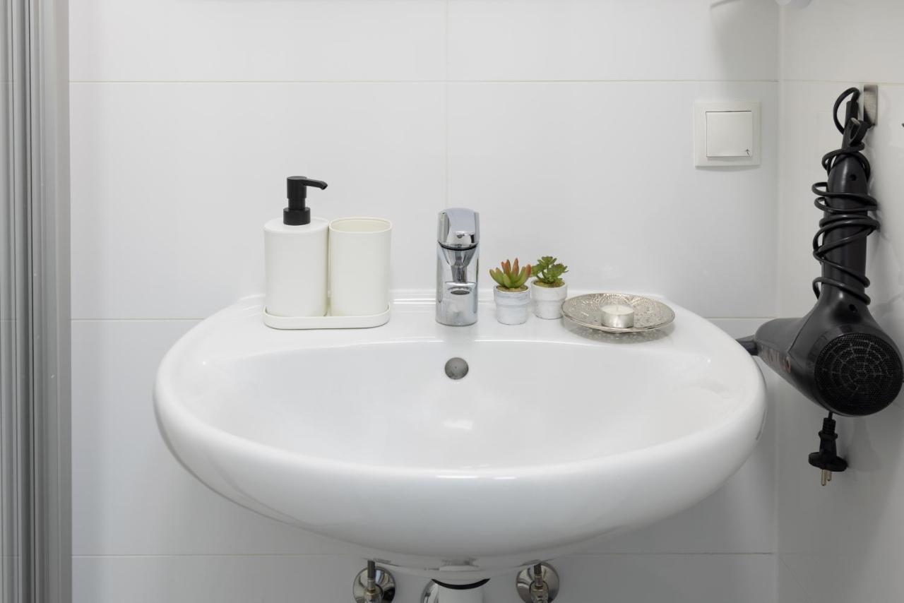 Yeshello Vienna Central Station Apartment Bagian luar foto